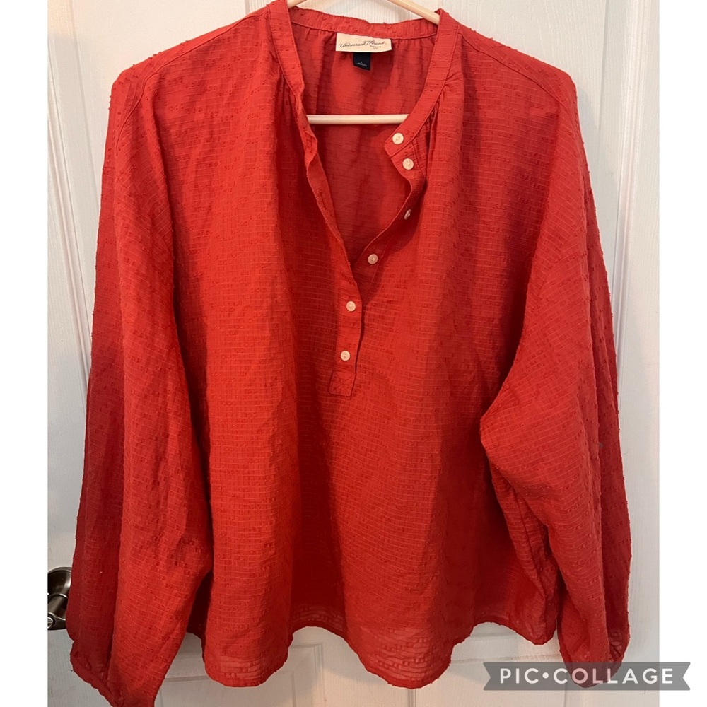 Beautiful NWOT Universal Threads Blouse
